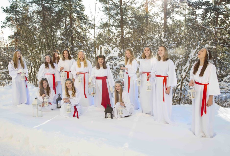 Från vänster stående: Emma Uusimäki, Christine Sundholm, Ronja Lönnqvist, Mimmi Frank, Helena Viitasalo, Monica, Sofia Lax, Carolina Savander, Vilma Manninen, Sofia Vettenranta. Från vänster på marken: Katie Lindqvist, Natalie Blom, Lia Lundström. På bilden saknas Linnea Eklund.